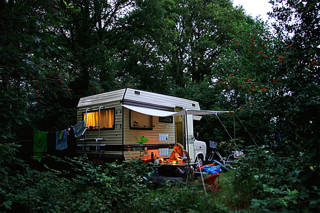 camping-lolotte-kamperen-natuur-camper-kampeerbus